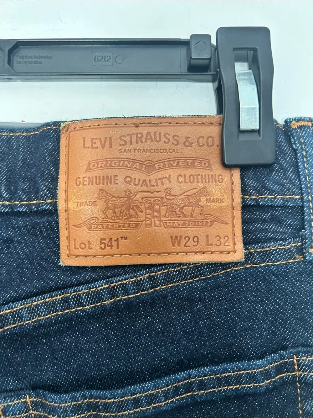 Levi’s 541 straight leg slim dark wash denim jeans 29x32